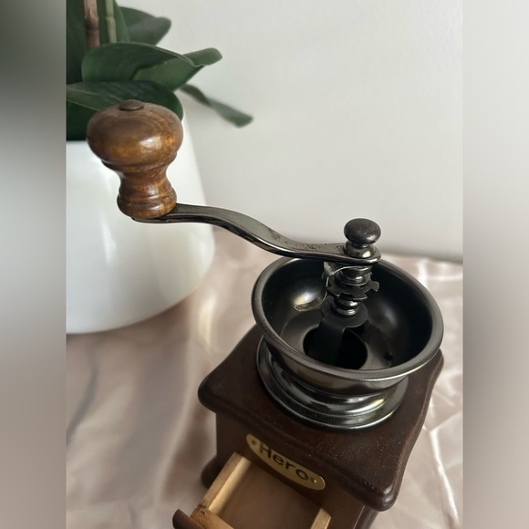 Classical Wooden Manual Coffee Bean Grinder - Picture 3 of 4